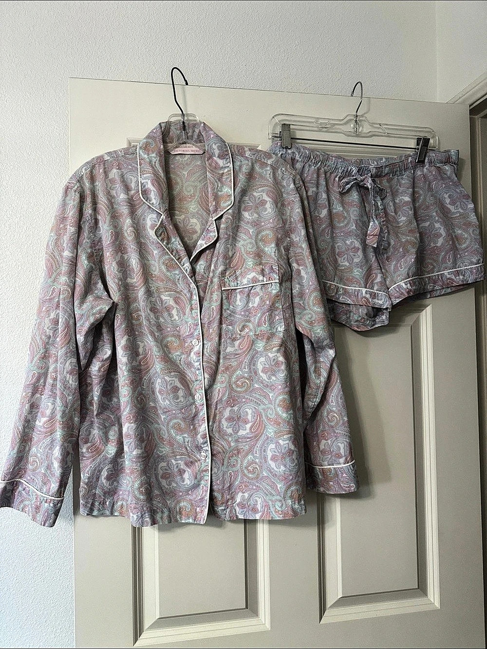 Victoria's Secret Pastel Floral Long Sleeve & Shorts Pajama Set size L